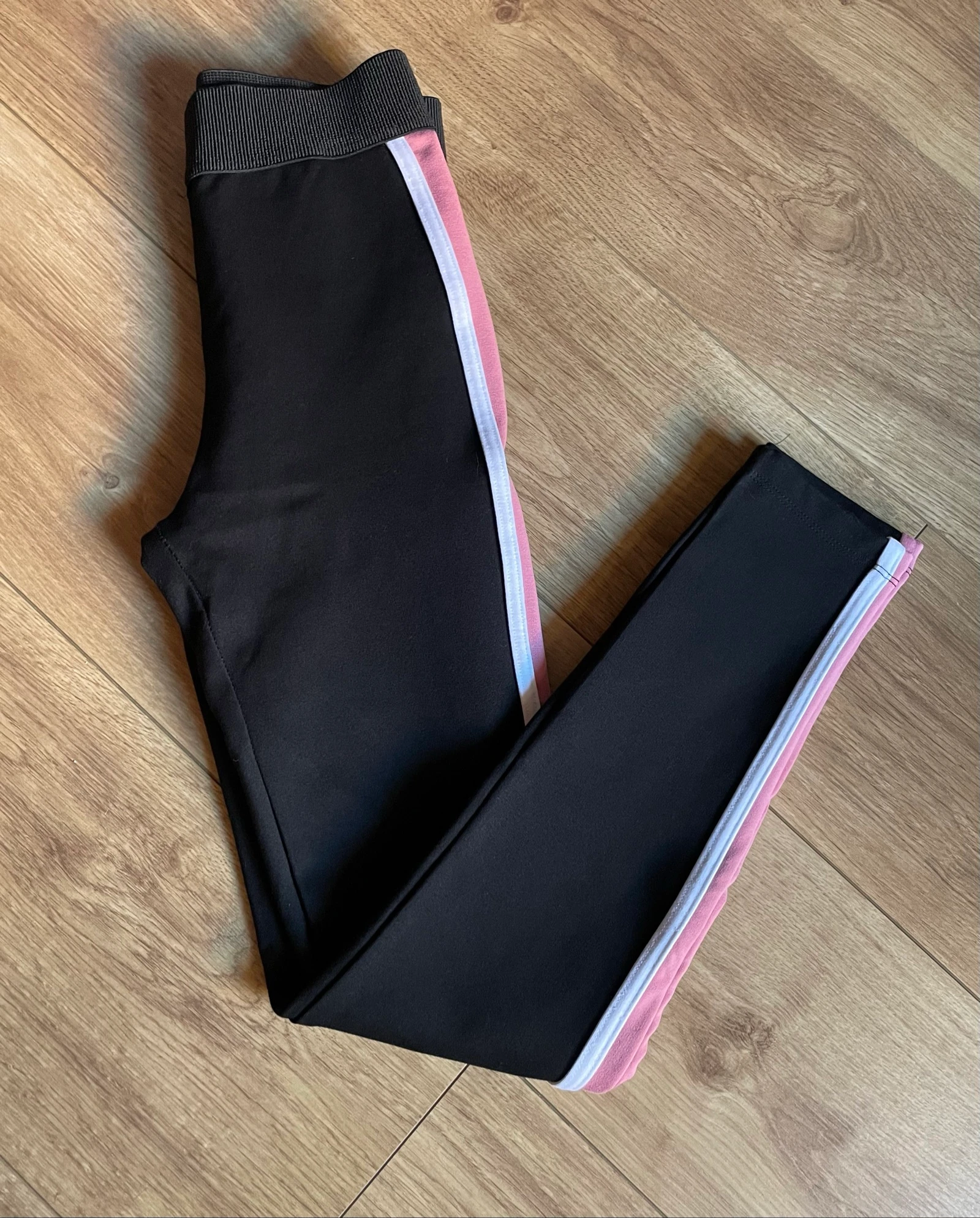 Leggins negros con raya lateral Zara